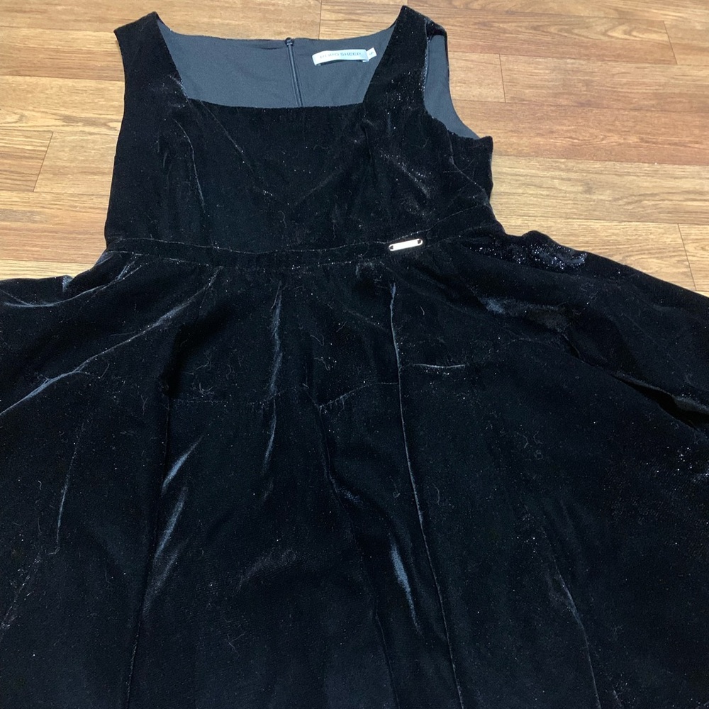Women’s Roro Sheep Elegant Black Velvet Dress size small